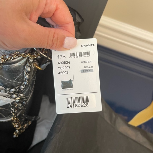 Brand new with Box and tags Chanel Handbag never worn. Gabrielle Chanel medium - Picture 2 of 11